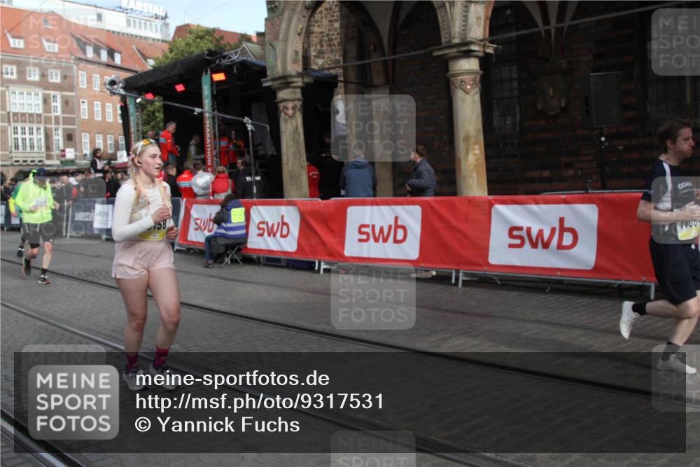 05.10.2025 - 20. swb-Marathon Bremen Yannick Fuchs http://msf.ph/oto/9317531 05.10.2025 11:05:32 Ziel 9752, 10025, 10158, 10289, 10511, 10542, 11064, 11676 meine-sportfotos.de