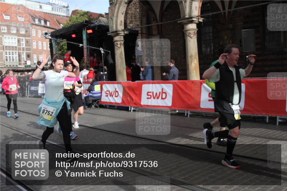 05.10.2025 - 20. swb-Marathon Bremen Yannick Fuchs http://msf.ph/oto/9317536 05.10.2025 11:05:37 Ziel 7654, 9210, 9419, 9752, 10025, 10426, 10437, 10542, 11164, 11676, 11681 meine-sportfotos.de
