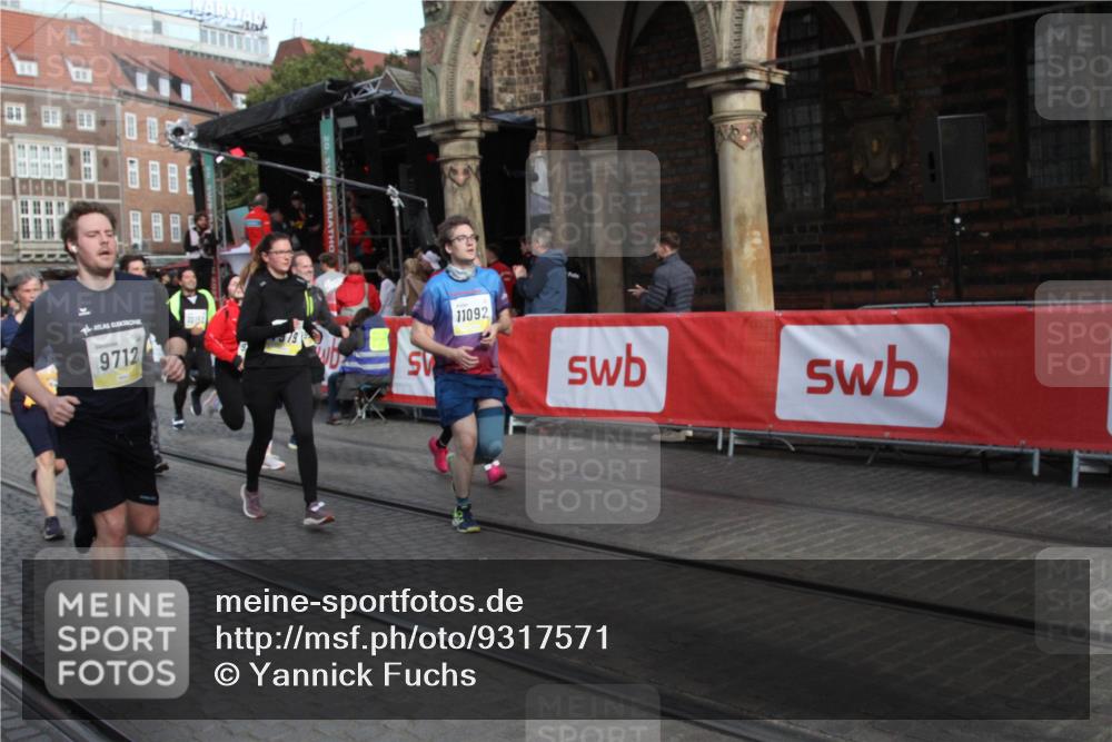 05.10.2025 - 20. swb-Marathon Bremen Yannick Fuchs http://msf.ph/oto/9317571 05.10.2025 11:06:21 Ziel 7979, 9205, 9228, 9523, 9712, 10152, 10243, 10374, 10404, 11065, 11092, 11169 meine-sportfotos.de