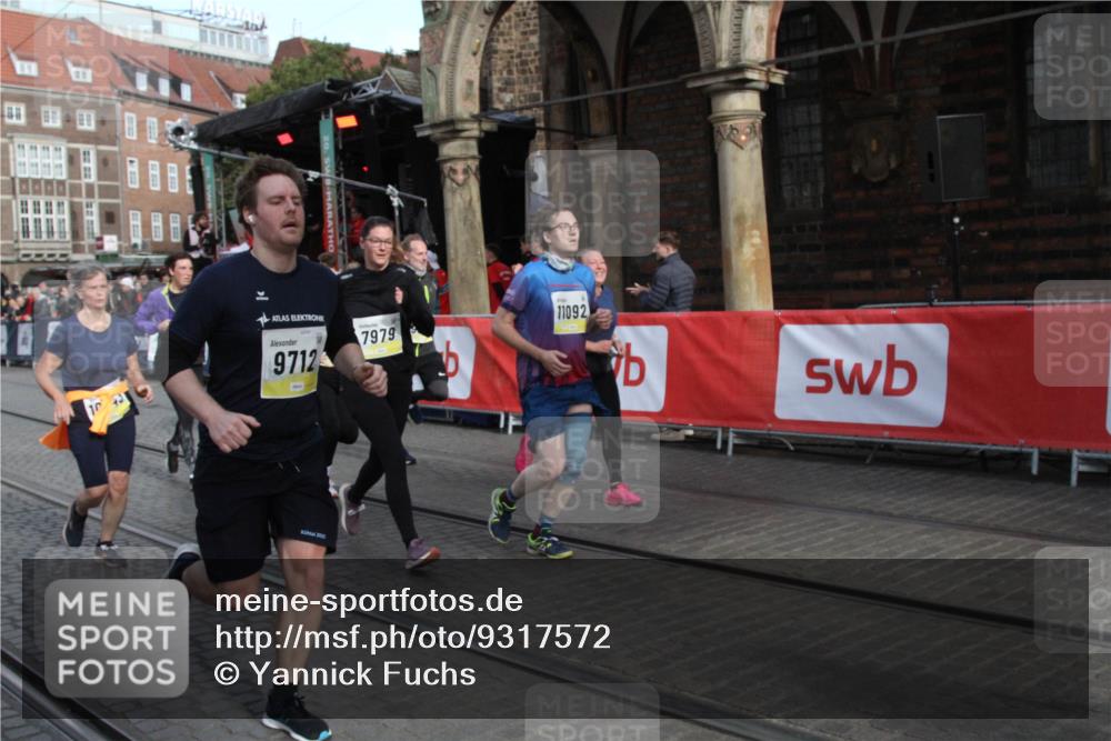 05.10.2025 - 20. swb-Marathon Bremen Yannick Fuchs http://msf.ph/oto/9317572 05.10.2025 11:06:21 Ziel 7979, 9205, 9228, 9523, 9712, 10152, 10243, 10374, 10404, 11065, 11092, 11169 meine-sportfotos.de