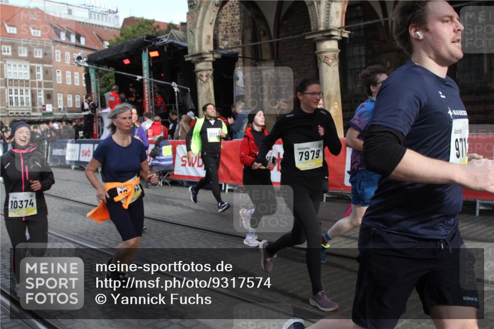 05.10.2025 - 20. swb-Marathon Bremen Yannick Fuchs http://msf.ph/oto/9317574 05.10.2025 11:06:22 Ziel 7979, 9205, 9228, 9523, 9712, 10152, 10243, 10374, 10404, 11065, 11092, 11169 meine-sportfotos.de