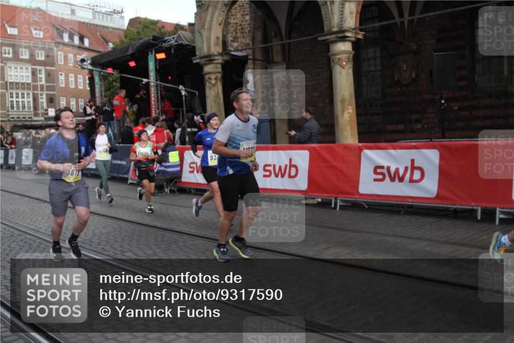 05.10.2025 - 20. swb-Marathon Bremen Yannick Fuchs http://msf.ph/oto/9317590 05.10.2025 11:06:43 Ziel 9178, 9357, 9619, 10239, 11027, 11605, 11721, 11746, 11747 meine-sportfotos.de