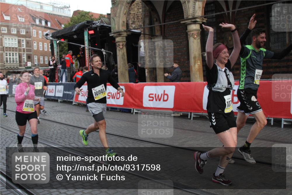 05.10.2025 - 20. swb-Marathon Bremen Yannick Fuchs http://msf.ph/oto/9317598 05.10.2025 11:06:53 Ziel 8574, 9321, 9605, 9826, 9942, 10001, 10148, 10168, 10580, 10747, 10748, 10937, 11355, 11389, 11414, 11497 meine-sportfotos.de