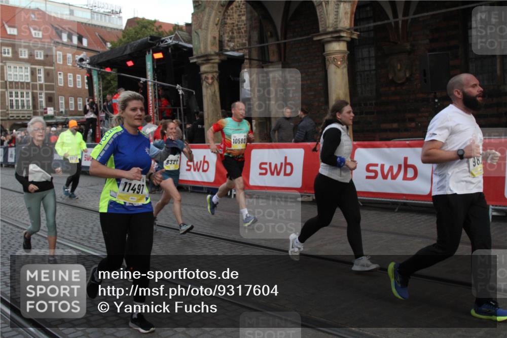 05.10.2025 - 20. swb-Marathon Bremen Yannick Fuchs http://msf.ph/oto/9317604 05.10.2025 11:06:57 Ziel 8574, 9321, 9826, 9942, 9976, 10580, 11355, 11389, 11414, 11497 meine-sportfotos.de