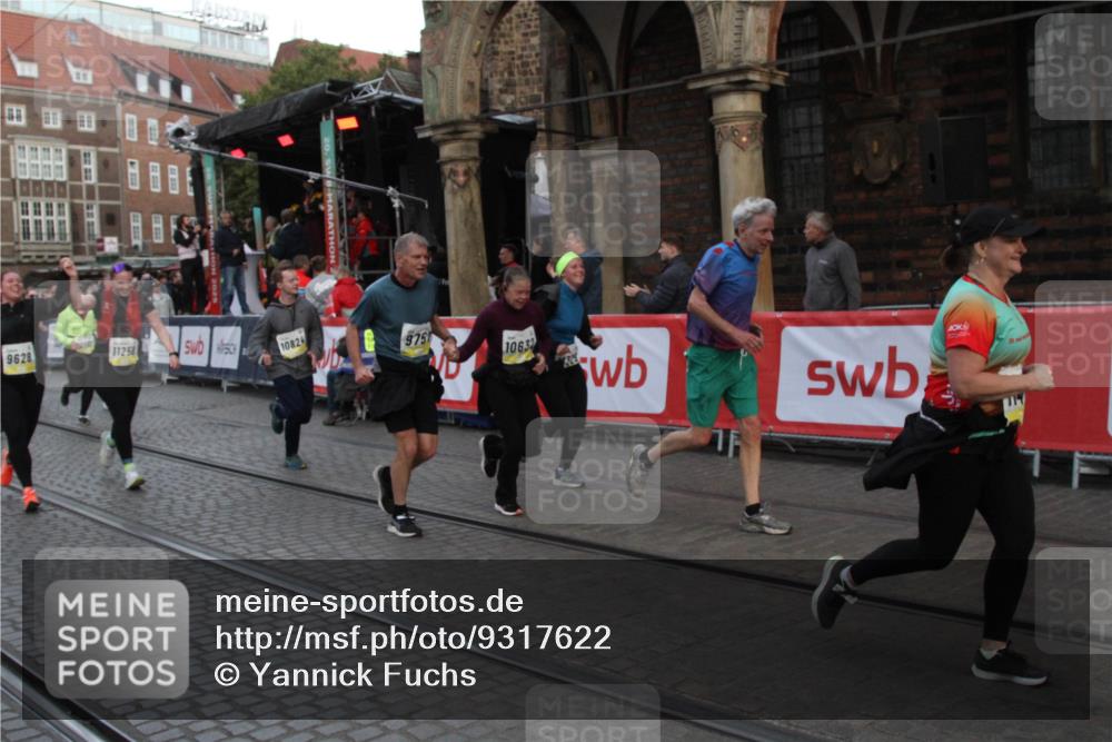 05.10.2025 - 20. swb-Marathon Bremen Yannick Fuchs http://msf.ph/oto/9317622 05.10.2025 11:07:24 Ziel 7779, 9180, 9217, 9334, 9628, 9757, 10286, 10330, 10332, 10582, 10632, 10824, 10836, 11122, 11258, 11329, 11477 meine-sportfotos.de