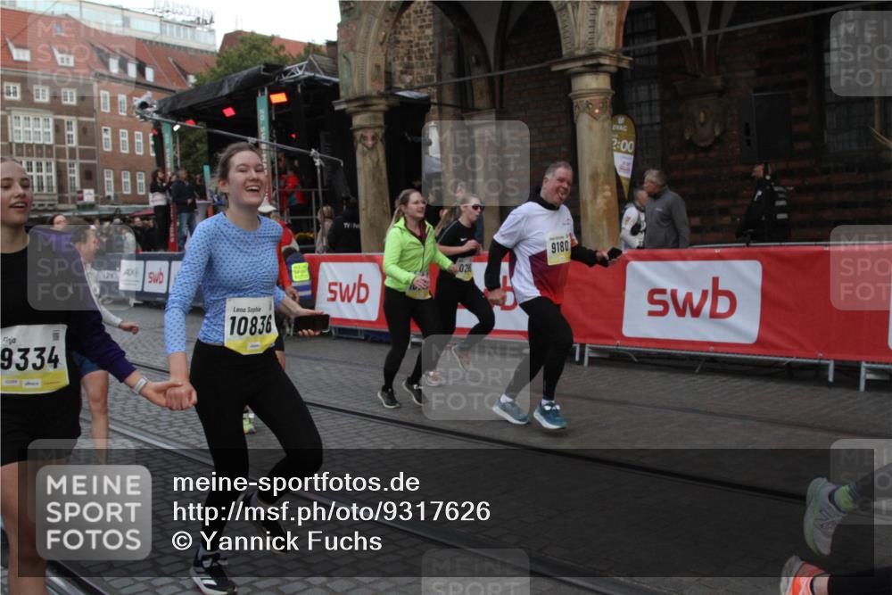 05.10.2025 - 20. swb-Marathon Bremen Yannick Fuchs http://msf.ph/oto/9317626 05.10.2025 11:07:27 Ziel 7779, 9180, 9334, 9483, 9628, 10160, 10286, 10330, 10332, 10582, 10737, 10836, 11122, 11258 meine-sportfotos.de