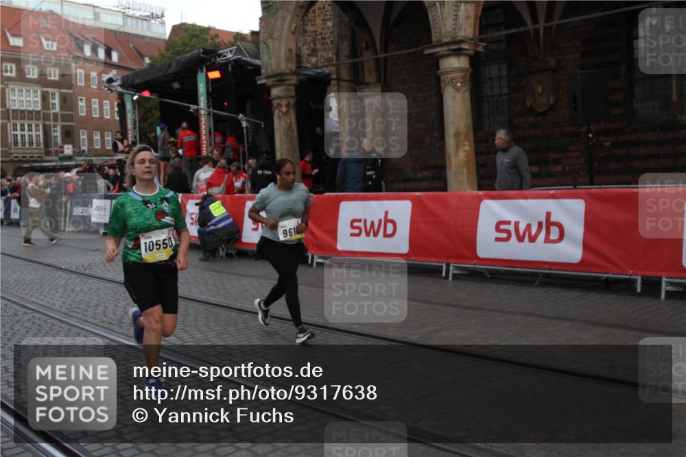 05.10.2025 - 20. swb-Marathon Bremen Yannick Fuchs http://msf.ph/oto/9317638 05.10.2025 11:07:50 Ziel 9615, 10550 meine-sportfotos.de
