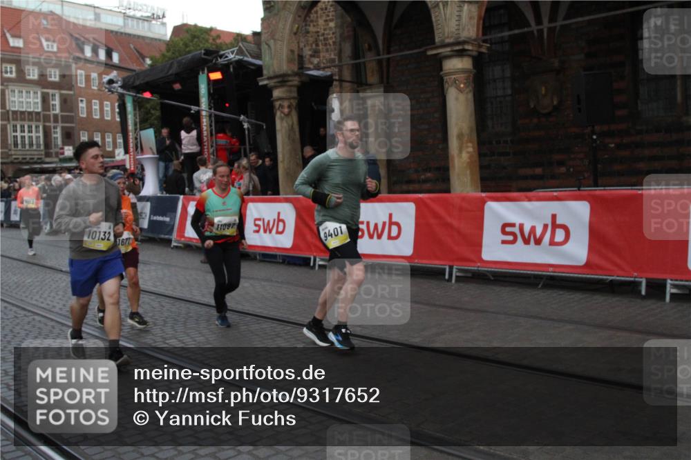 05.10.2025 - 20. swb-Marathon Bremen Yannick Fuchs http://msf.ph/oto/9317652 05.10.2025 11:08:24 Ziel 9353, 9401, 10132, 11097, 11671 meine-sportfotos.de