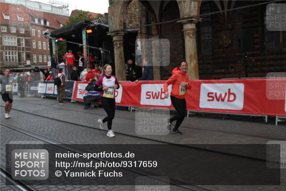 05.10.2025 - 20. swb-Marathon Bremen Yannick Fuchs http://msf.ph/oto/9317659 05.10.2025 11:08:37 Ziel 9481, 9982, 10134, 10787, 10859 meine-sportfotos.de