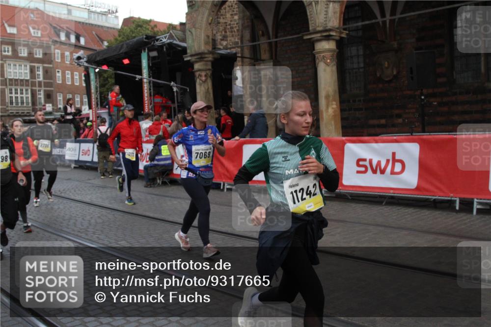 05.10.2025 - 20. swb-Marathon Bremen Yannick Fuchs http://msf.ph/oto/9317665 05.10.2025 11:08:45 Ziel 7069, 7706, 9191, 9276, 9589, 10567, 10998, 11028, 11073, 11076, 11242, 11479, 11590 meine-sportfotos.de