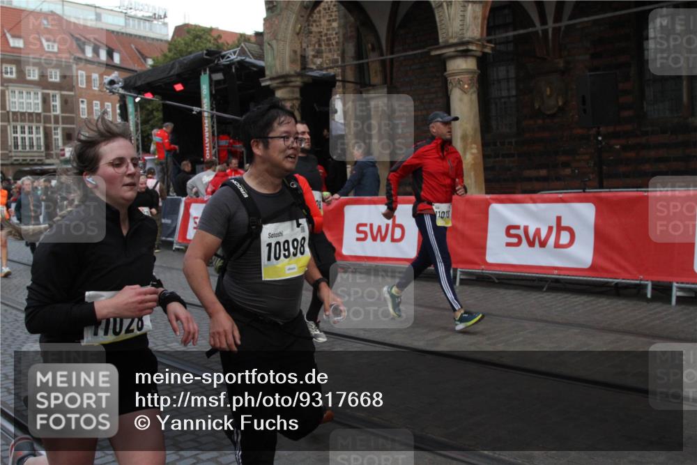 05.10.2025 - 20. swb-Marathon Bremen Yannick Fuchs http://msf.ph/oto/9317668 05.10.2025 11:08:47 Ziel 7069, 7706, 9191, 9274, 9276, 9589, 10567, 10939, 10998, 11028, 11073, 11076, 11479, 11590 meine-sportfotos.de