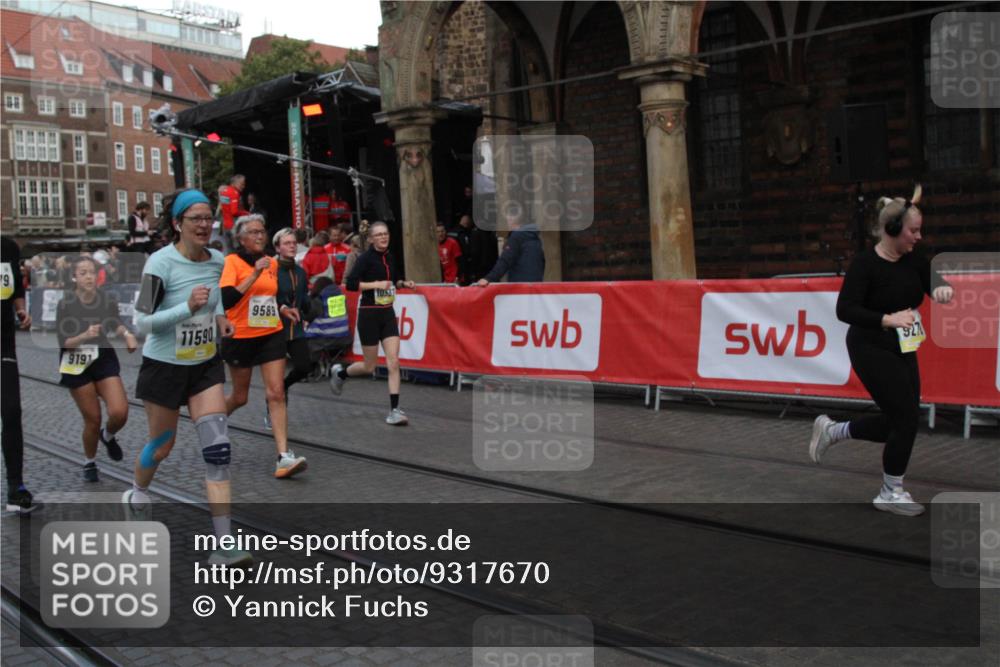 05.10.2025 - 20. swb-Marathon Bremen Yannick Fuchs http://msf.ph/oto/9317670 05.10.2025 11:08:49 Ziel 9191, 9274, 9276, 9589, 10051, 10567, 10939, 11479, 11590 meine-sportfotos.de