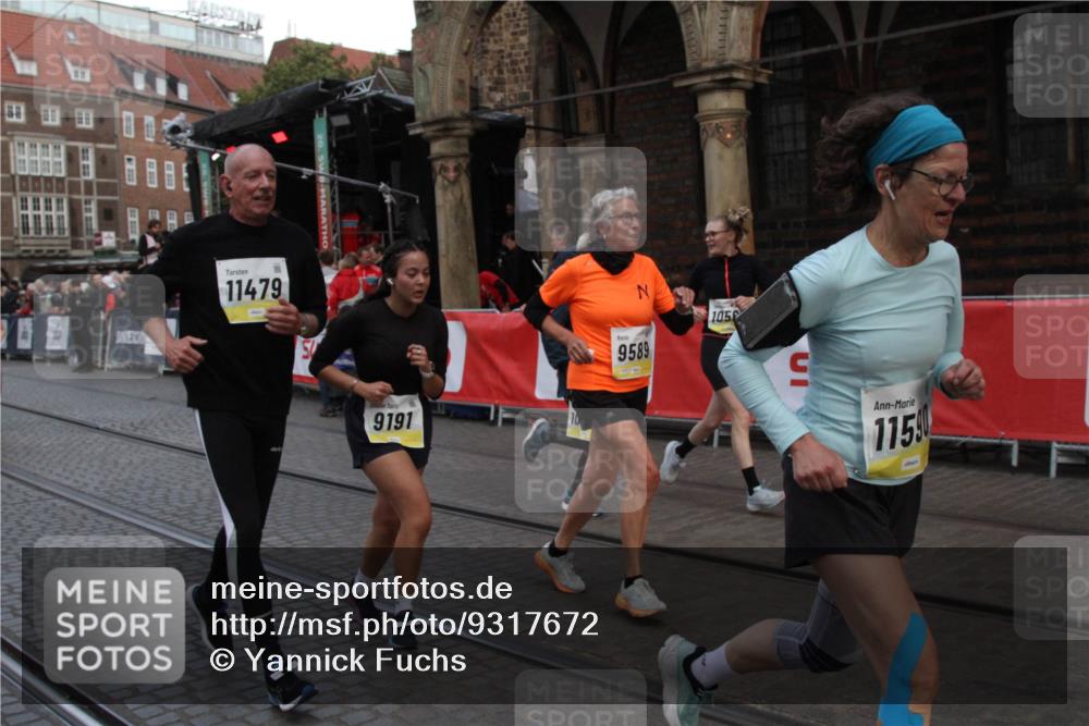 05.10.2025 - 20. swb-Marathon Bremen Yannick Fuchs http://msf.ph/oto/9317672 05.10.2025 11:08:50 Ziel 9191, 9274, 9276, 9589, 10051, 10567, 10939, 11479, 11590 meine-sportfotos.de
