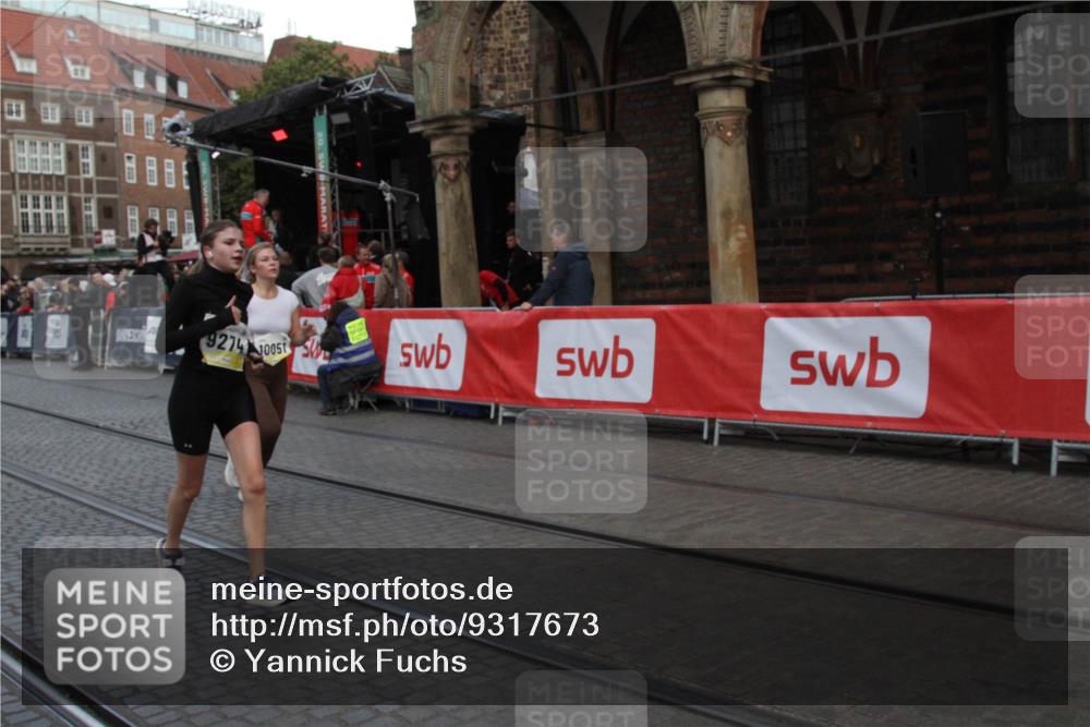 05.10.2025 - 20. swb-Marathon Bremen Yannick Fuchs http://msf.ph/oto/9317673 05.10.2025 11:08:52 Ziel 9274, 9853, 10051, 10939 meine-sportfotos.de