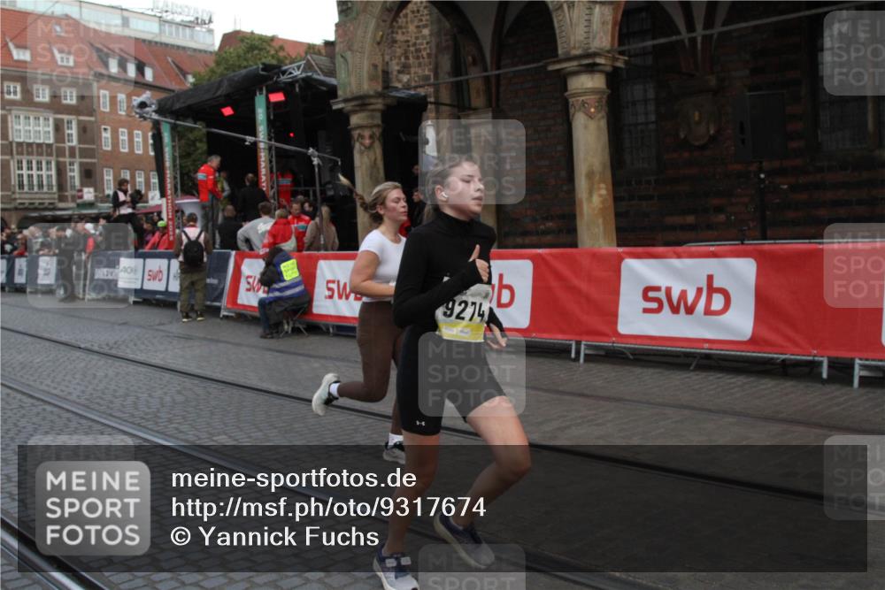 05.10.2025 - 20. swb-Marathon Bremen Yannick Fuchs http://msf.ph/oto/9317674 05.10.2025 11:08:53 Ziel 9274, 9721, 9853, 10051 meine-sportfotos.de