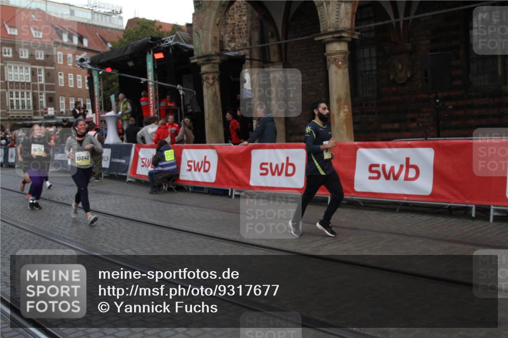 05.10.2025 - 20. swb-Marathon Bremen Yannick Fuchs http://msf.ph/oto/9317677 05.10.2025 11:08:59 Ziel 9184, 9466, 9721, 9774, 9912, 10031, 10087, 10248, 10714, 10840, 11126, 11142 meine-sportfotos.de