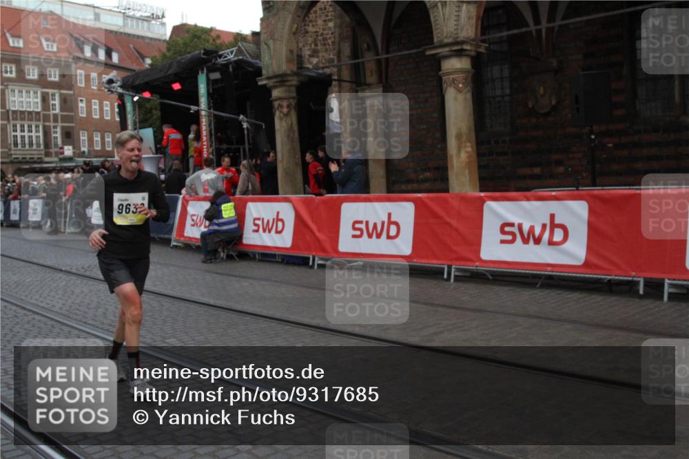 05.10.2025 - 20. swb-Marathon Bremen Yannick Fuchs http://msf.ph/oto/9317685 05.10.2025 11:09:11 Ziel 9632, 9798, 10315, 11379 meine-sportfotos.de