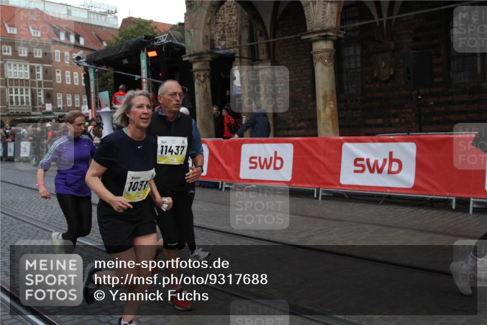05.10.2025 - 20. swb-Marathon Bremen Yannick Fuchs http://msf.ph/oto/9317688 05.10.2025 11:09:16 Ziel 9798, 9815, 10315, 10784, 11379, 11437, 11674 meine-sportfotos.de