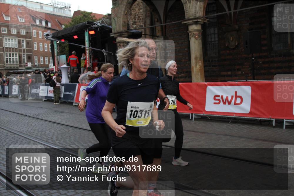 05.10.2025 - 20. swb-Marathon Bremen Yannick Fuchs http://msf.ph/oto/9317689 05.10.2025 11:09:17 Ziel 9798, 9815, 10315, 10522, 10784, 11056, 11379, 11437, 11530, 11674 meine-sportfotos.de