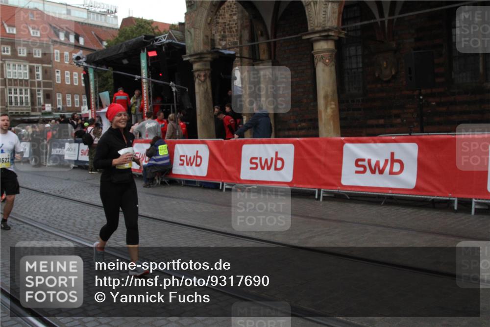 05.10.2025 - 20. swb-Marathon Bremen Yannick Fuchs http://msf.ph/oto/9317690 05.10.2025 11:09:20 Ziel 10295, 10522, 11056, 11530, 11674 meine-sportfotos.de