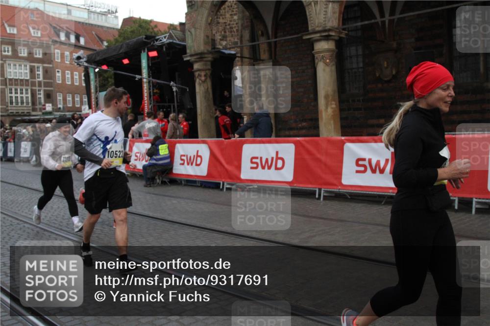 05.10.2025 - 20. swb-Marathon Bremen Yannick Fuchs http://msf.ph/oto/9317691 05.10.2025 11:09:21 Ziel 10295, 10522, 11056, 11530, 11674 meine-sportfotos.de