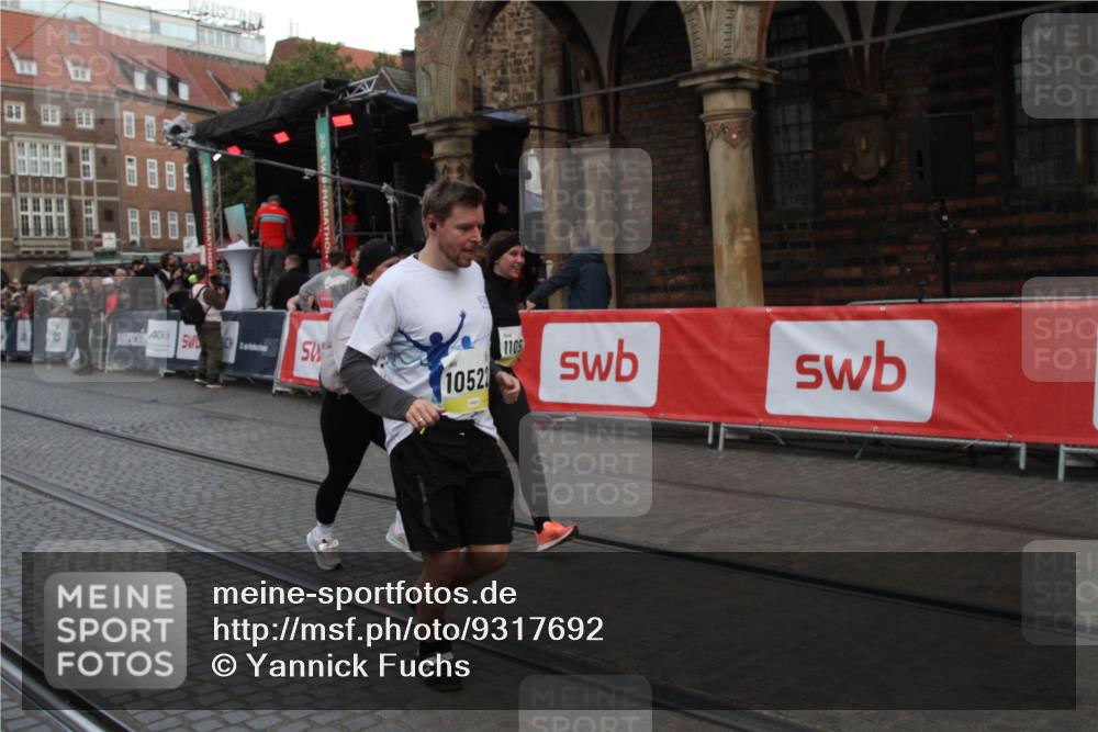 05.10.2025 - 20. swb-Marathon Bremen Yannick Fuchs http://msf.ph/oto/9317692 05.10.2025 11:09:22 Ziel 9848, 9892, 10295, 10522, 11056, 11530 meine-sportfotos.de
