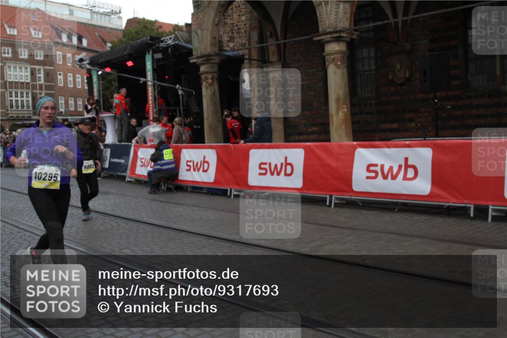 05.10.2025 - 20. swb-Marathon Bremen Yannick Fuchs http://msf.ph/oto/9317693 05.10.2025 11:09:25 Ziel 9848, 9892, 10295, 11218 meine-sportfotos.de