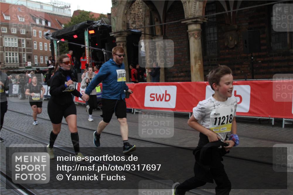 05.10.2025 - 20. swb-Marathon Bremen Yannick Fuchs http://msf.ph/oto/9317697 05.10.2025 11:09:30 Ziel 9002, 9493, 9649, 9945, 10214, 11037, 11218 meine-sportfotos.de