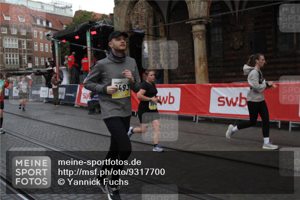 05.10.2025 - 20. swb-Marathon Bremen Yannick Fuchs http://msf.ph/oto/9317700 05.10.2025 11:09:32 Ziel 9002, 9493, 9649, 9945, 10074, 10214, 10865, 11037 meine-sportfotos.de