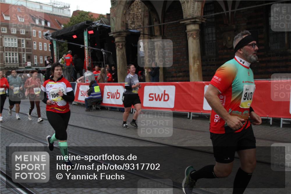 05.10.2025 - 20. swb-Marathon Bremen Yannick Fuchs http://msf.ph/oto/9317702 05.10.2025 11:09:35 Ziel 9002, 9185, 10074, 10419, 10865, 11447, 11526, 11614 meine-sportfotos.de