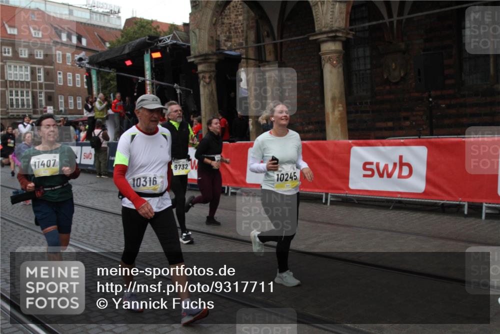05.10.2025 - 20. swb-Marathon Bremen Yannick Fuchs http://msf.ph/oto/9317711 05.10.2025 11:09:46 Ziel 9001, 9538, 9731, 9732, 9887, 10245, 10316, 10412, 10672, 10881, 10886, 11407, 11654, 11655, 11664 meine-sportfotos.de