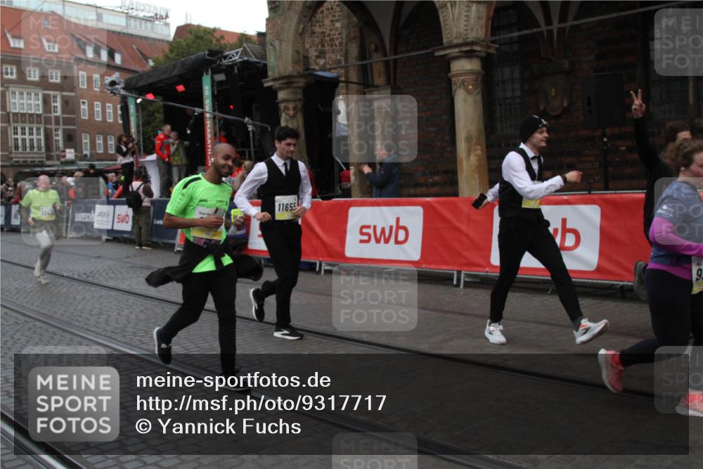05.10.2025 - 20. swb-Marathon Bremen Yannick Fuchs http://msf.ph/oto/9317717 05.10.2025 11:09:50 Ziel 9001, 9538, 10412, 10886, 11206, 11654, 11655 meine-sportfotos.de