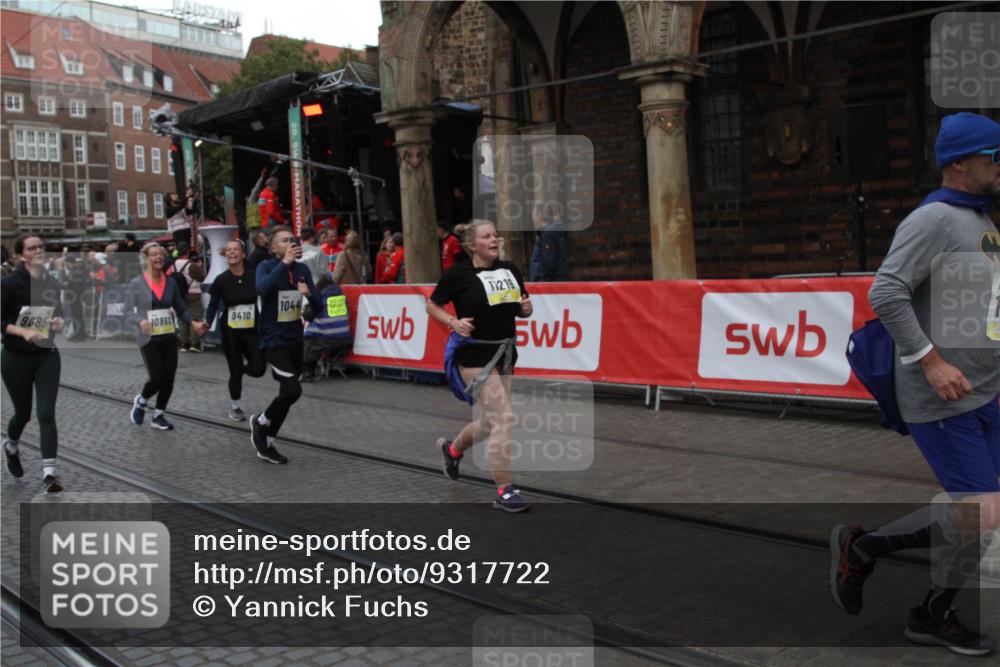 05.10.2025 - 20. swb-Marathon Bremen Yannick Fuchs http://msf.ph/oto/9317722 05.10.2025 11:09:58 Ziel 9410, 9685, 9972, 10448, 10827, 10860, 11219, 11381, 11486 meine-sportfotos.de