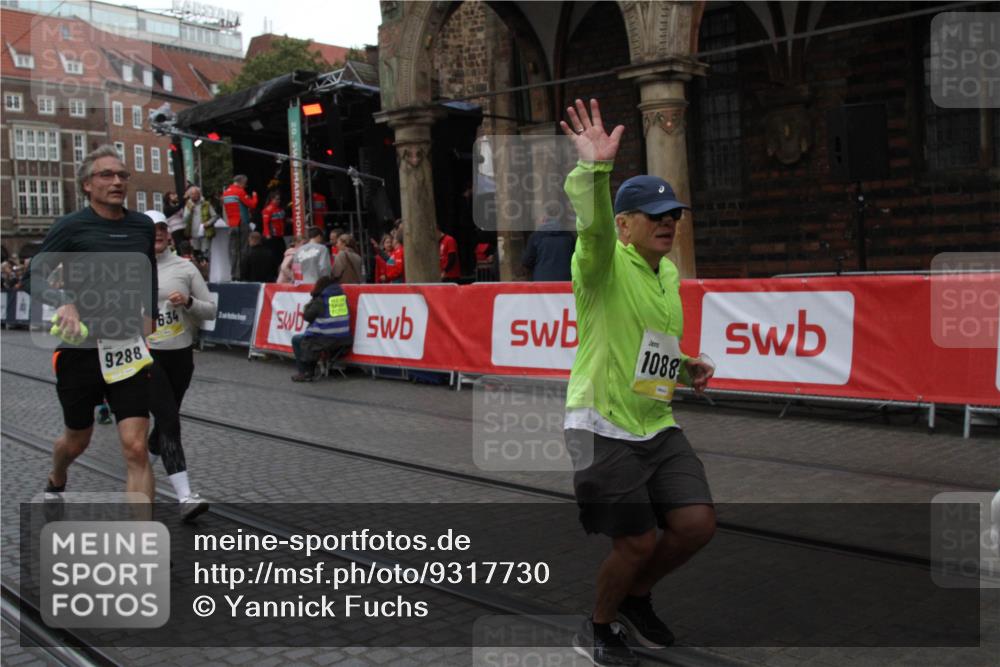 05.10.2025 - 20. swb-Marathon Bremen Yannick Fuchs http://msf.ph/oto/9317730 05.10.2025 11:10:06 Ziel 9288, 9554, 9561, 10383, 10435, 10515, 10659, 10885, 10969, 11401, 11405, 11634 meine-sportfotos.de