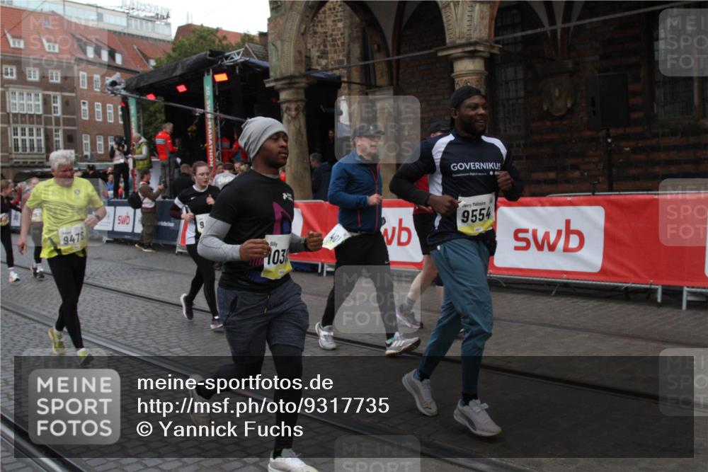 05.10.2025 - 20. swb-Marathon Bremen Yannick Fuchs http://msf.ph/oto/9317735 05.10.2025 11:10:11 Ziel 7799, 9470, 9476, 9554, 10383, 10563, 10596, 10969, 11401, 11536 meine-sportfotos.de