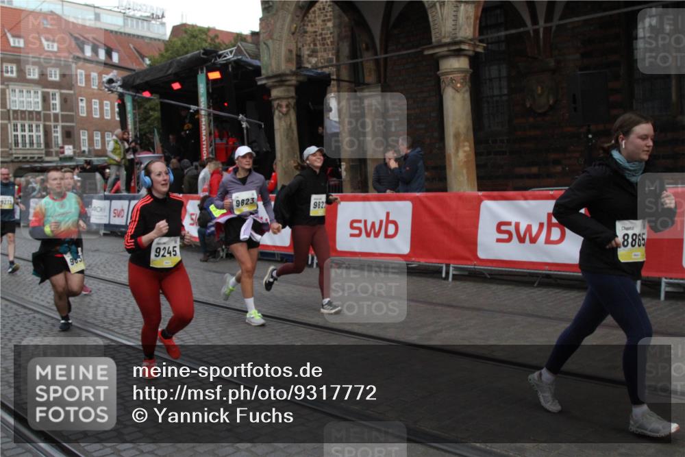 05.10.2025 - 20. swb-Marathon Bremen Yannick Fuchs http://msf.ph/oto/9317772 05.10.2025 11:11:16 Ziel 8865, 9245, 9264, 9273, 9822, 9823, 9836, 9837, 10614, 11158, 11580 meine-sportfotos.de