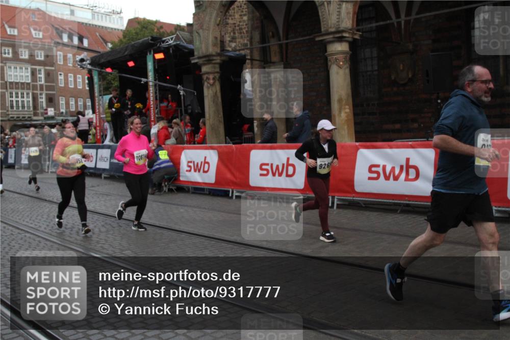 05.10.2025 - 20. swb-Marathon Bremen Yannick Fuchs http://msf.ph/oto/9317777 05.10.2025 11:11:20 Ziel 9011, 9264, 9273, 9386, 9479, 10183, 10614, 11158, 11568, 11578 meine-sportfotos.de