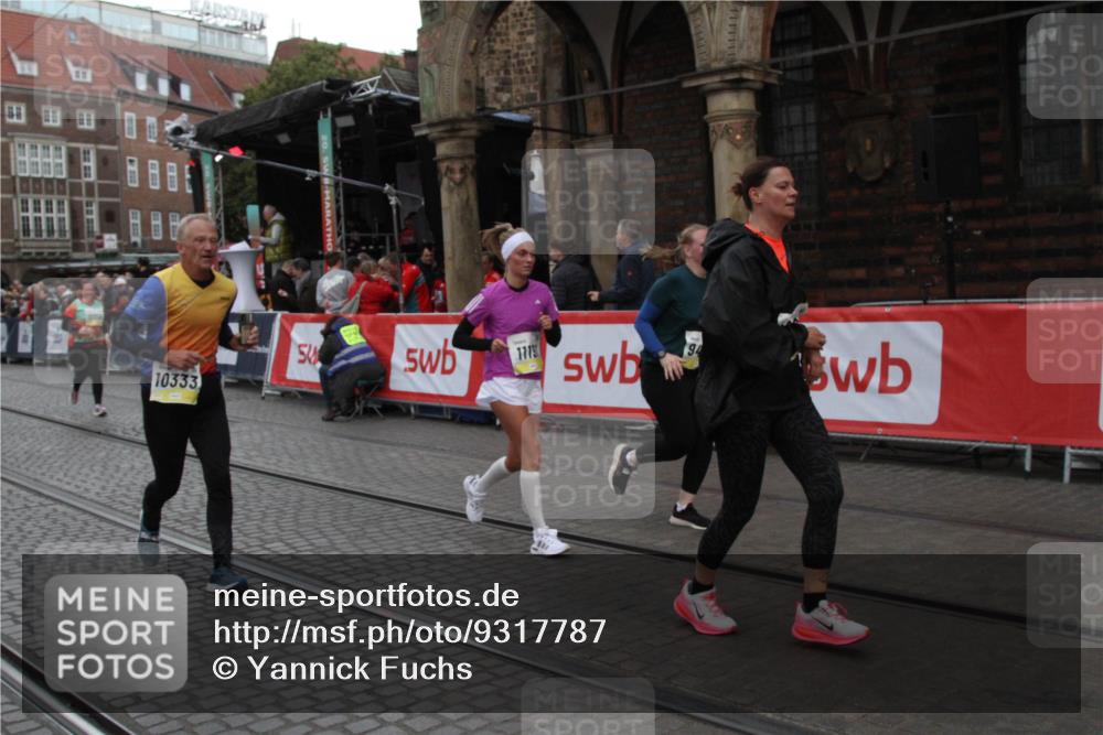 05.10.2025 - 20. swb-Marathon Bremen Yannick Fuchs http://msf.ph/oto/9317787 05.10.2025 11:11:42 Ziel 9453, 9999, 10058, 10264, 10333, 11172, 11191 meine-sportfotos.de
