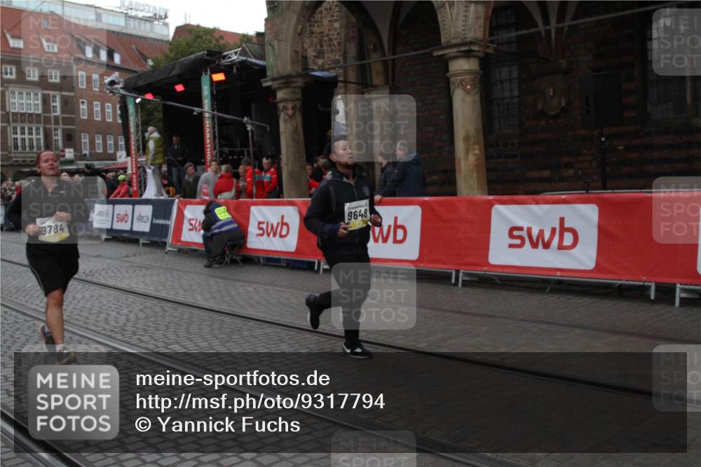 05.10.2025 - 20. swb-Marathon Bremen Yannick Fuchs http://msf.ph/oto/9317794 05.10.2025 11:11:56 Ziel 9648, 9784, 11563 meine-sportfotos.de