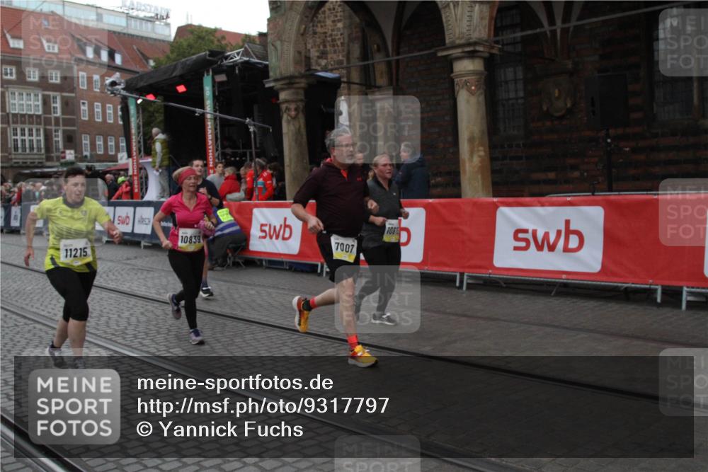 05.10.2025 - 20. swb-Marathon Bremen Yannick Fuchs http://msf.ph/oto/9317797 05.10.2025 11:12:03 Ziel 7007, 9420, 9726, 9867, 10815, 10839, 10849, 11215 meine-sportfotos.de