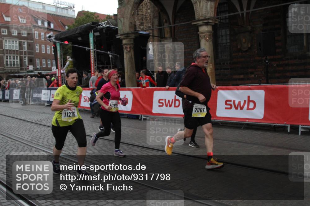 05.10.2025 - 20. swb-Marathon Bremen Yannick Fuchs http://msf.ph/oto/9317798 05.10.2025 11:12:03 Ziel 7007, 9420, 9726, 9867, 10815, 10839, 10849, 11215 meine-sportfotos.de
