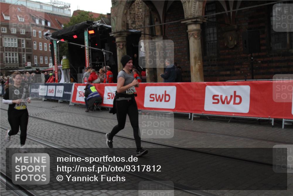 05.10.2025 - 20. swb-Marathon Bremen Yannick Fuchs http://msf.ph/oto/9317812 05.10.2025 11:12:36 Ziel 9736, 10282 meine-sportfotos.de