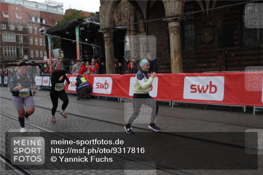 05.10.2025 - 20. swb-Marathon Bremen Yannick Fuchs http://msf.ph/oto/9317816 05.10.2025 11:12:57 Ziel 9203, 10186, 11252 meine-sportfotos.de