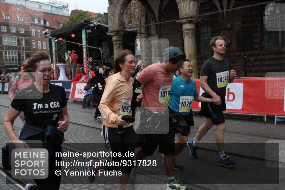 05.10.2025 - 20. swb-Marathon Bremen Yannick Fuchs http://msf.ph/oto/9317828 05.10.2025 11:13:49 Ziel 9899, 10040, 10364, 10574, 10705, 10707, 10957, 11060, 11068, 11264, 11385 meine-sportfotos.de