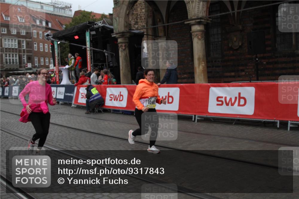 05.10.2025 - 20. swb-Marathon Bremen Yannick Fuchs http://msf.ph/oto/9317843 05.10.2025 11:14:13 Ziel 9380, 10491, 11036 meine-sportfotos.de