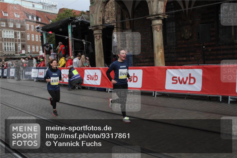 05.10.2025 - 20. swb-Marathon Bremen Yannick Fuchs http://msf.ph/oto/9317861 05.10.2025 11:14:56 Ziel 9303, 11448 meine-sportfotos.de