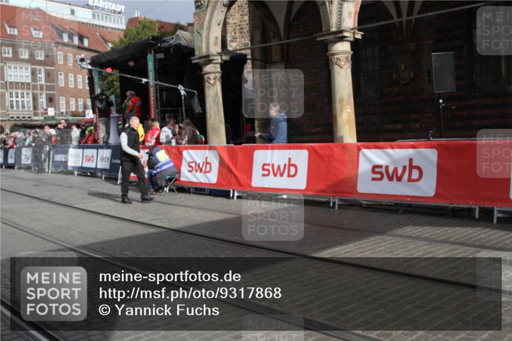 05.10.2025 - 20. swb-Marathon Bremen Yannick Fuchs http://msf.ph/oto/9317868 05.10.2025 11:15:04 Ziel 10496 meine-sportfotos.de