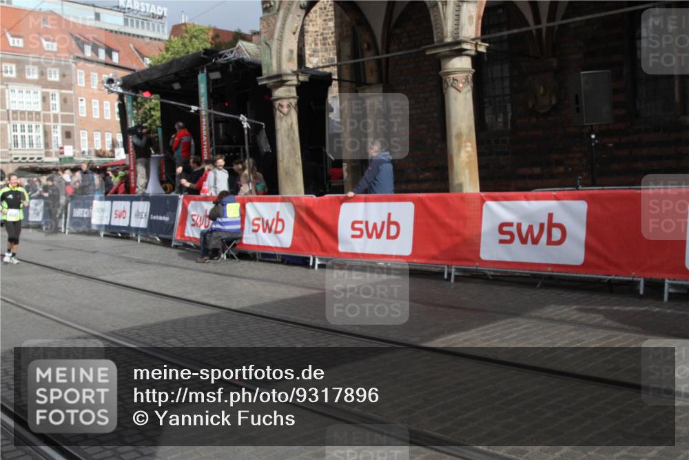 05.10.2025 - 20. swb-Marathon Bremen Yannick Fuchs http://msf.ph/oto/9317896 05.10.2025 11:15:41 Ziel 9567 meine-sportfotos.de