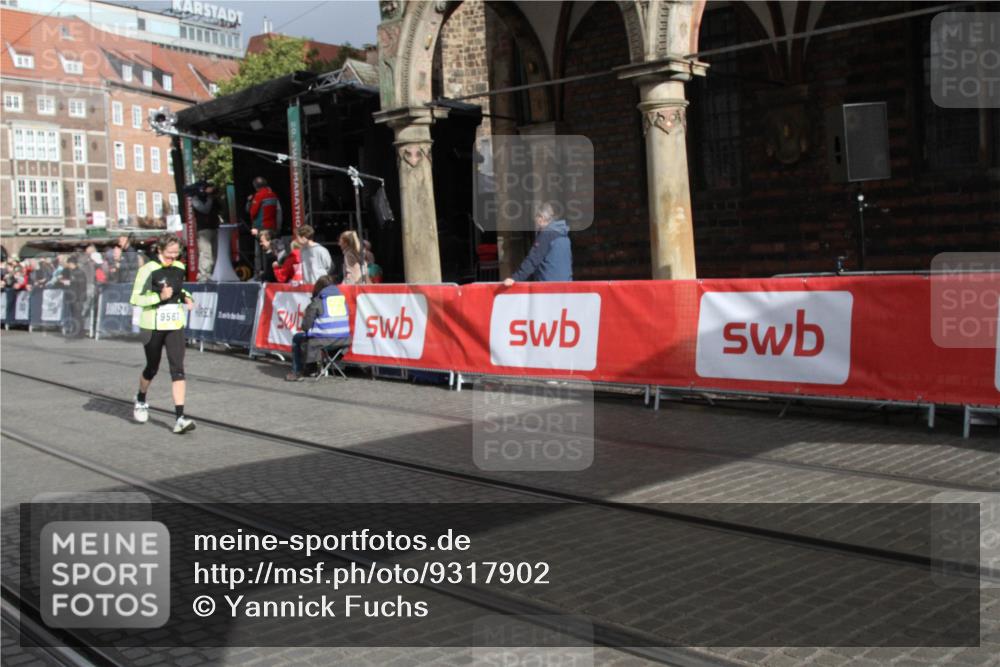 05.10.2025 - 20. swb-Marathon Bremen Yannick Fuchs http://msf.ph/oto/9317902 05.10.2025 11:15:43 Ziel 9567, 11440 meine-sportfotos.de