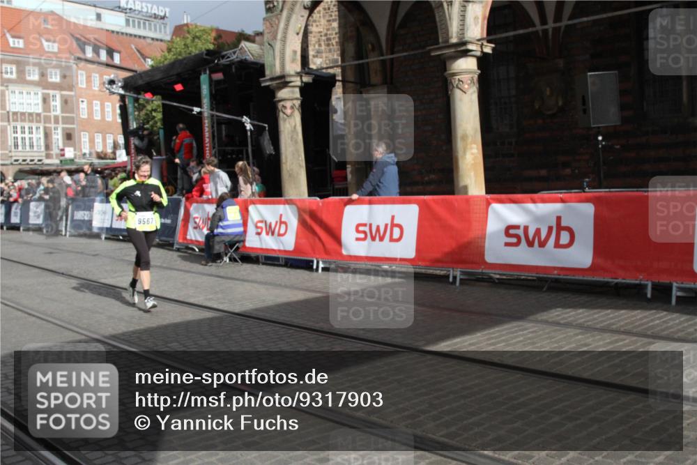 05.10.2025 - 20. swb-Marathon Bremen Yannick Fuchs http://msf.ph/oto/9317903 05.10.2025 11:15:43 Ziel 9567, 11440 meine-sportfotos.de
